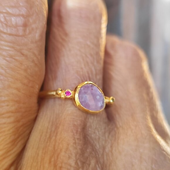 Sapphire ring. 14K Yellow gold ring with Pink Sapphire & small Ruby. Unique ring - Picture 11 of 14
